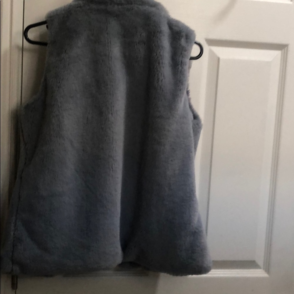 Vest - Picture 2 of 5